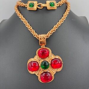 CHANEL RARE VINTAGE 24k Gold Plated Gripoix Cabochon Necklace